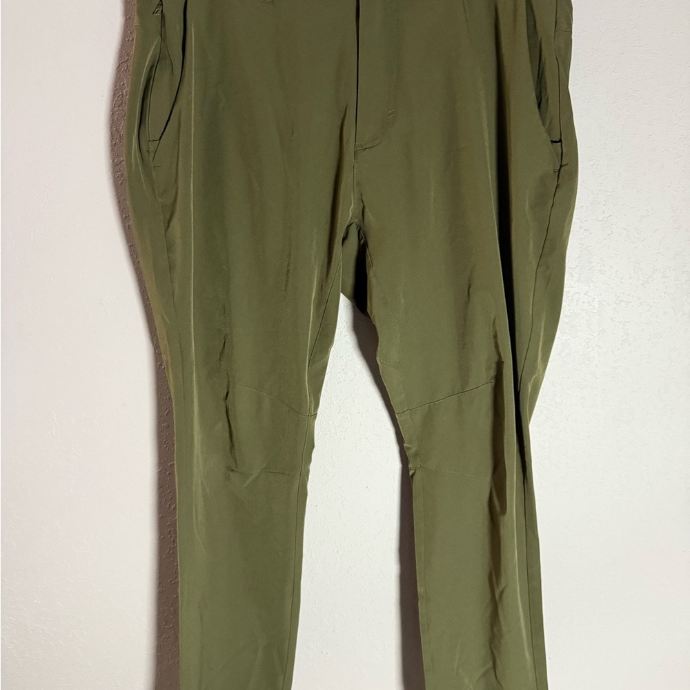 Men’s 33x30 Fabletics Business Casual Athletic Lightweight Straight Leg Pants